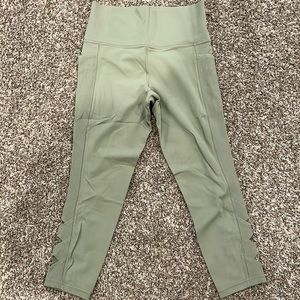 Athleta Salutation Stash Pocket II Cutout 7/8 Tight GUC Size M Green